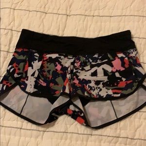 Lulu shorts. 2.5 inseam